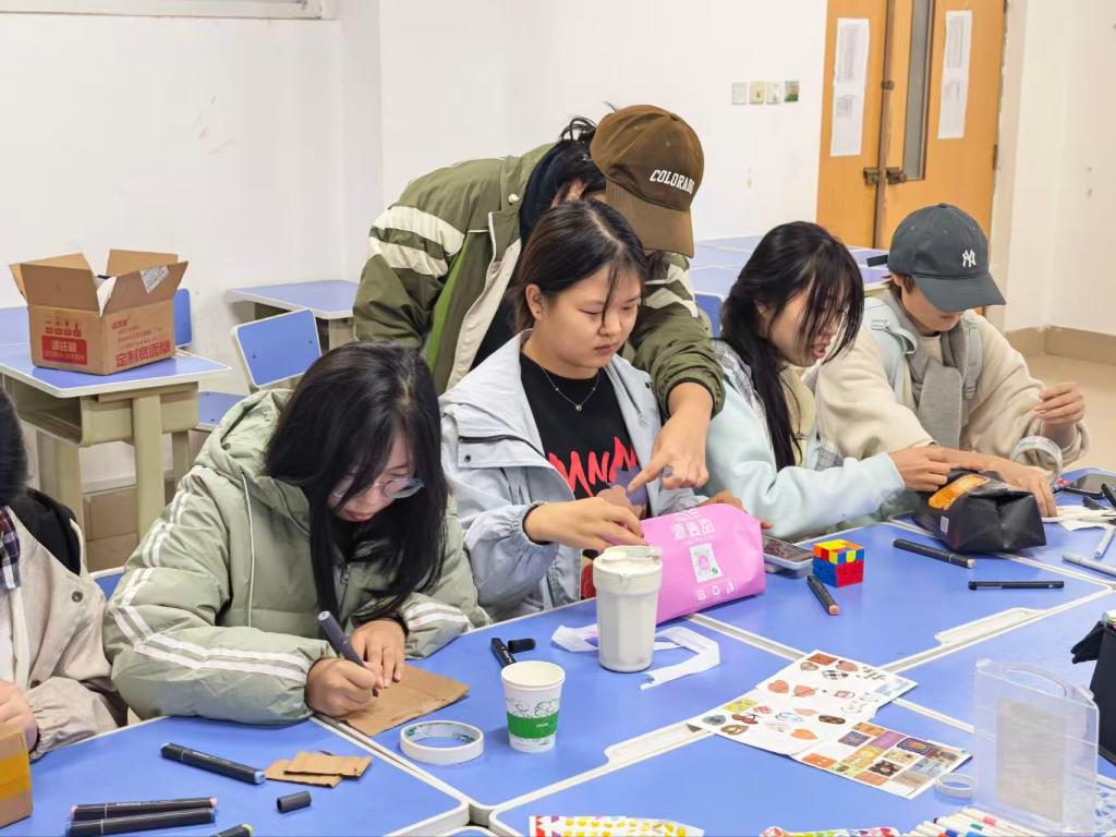 废旧焕新颜 巧手筑馨——土木工…